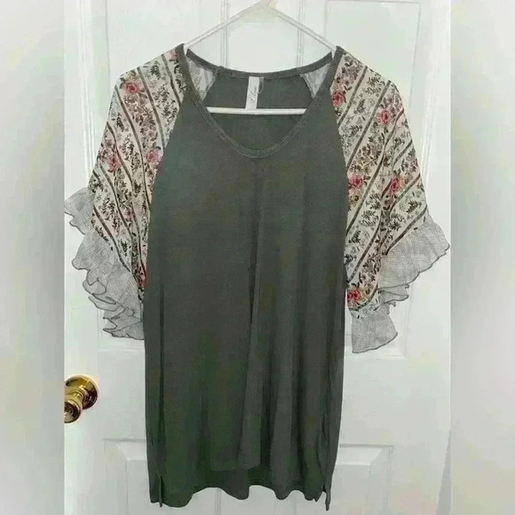 ❤️ Beautiful Ribbed & Floral Blouse - Picture 2 of 6